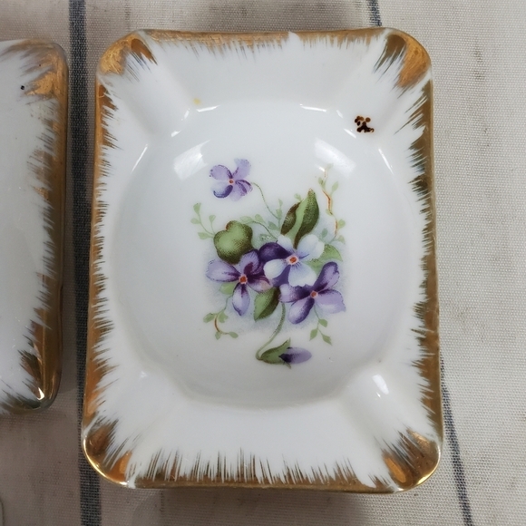 Vintage Shafford Handpainted Cigarette Box  with 2 Ashtrays Violets Gold Gild - Picture 12 of 13